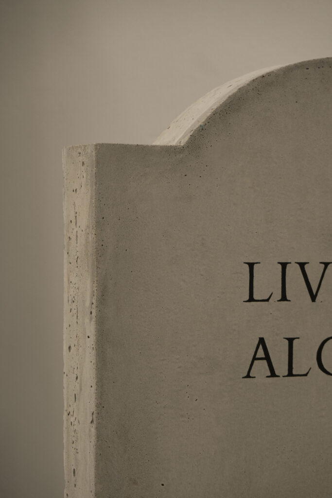 Detailed photography of the gravestone with a rounded corner.